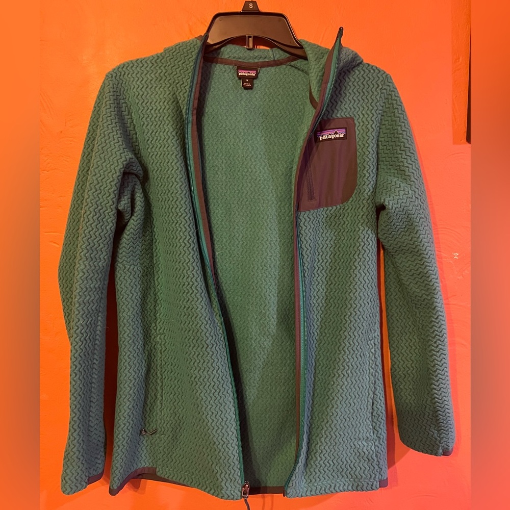 Women’s Patagonia R3 hoodie